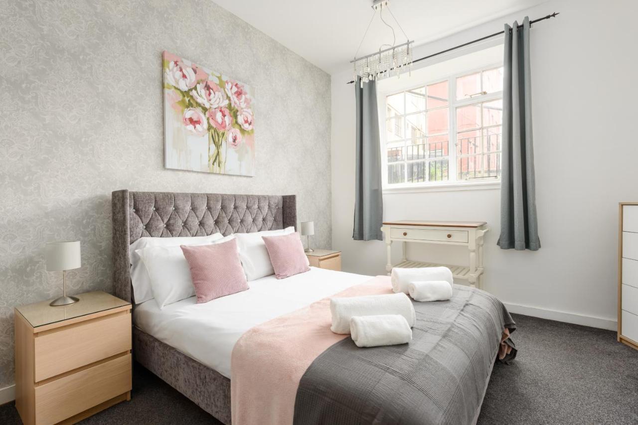 2 Bedroom Royal Mile Apartment, Edinburgh
